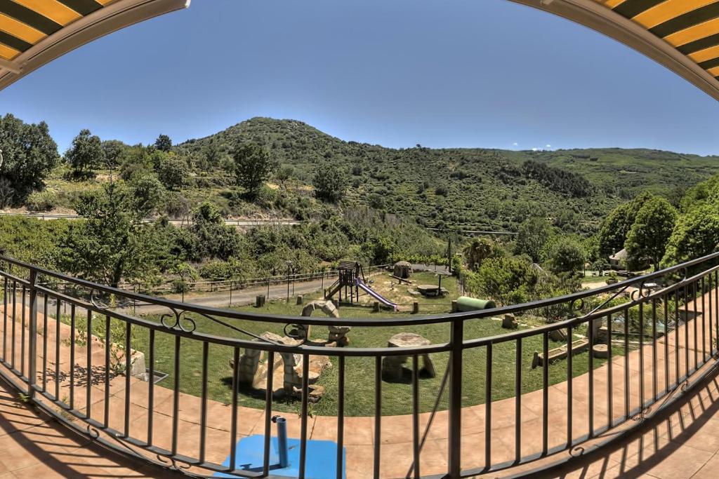 Apartamentos Rurales El Solitario Баньос-де-Монтемайор Екстер'єр фото